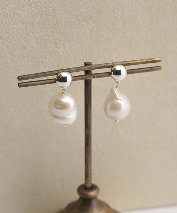 baroque pearl pierce