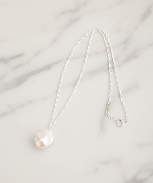 nano・universeのbaroque pearl necklace